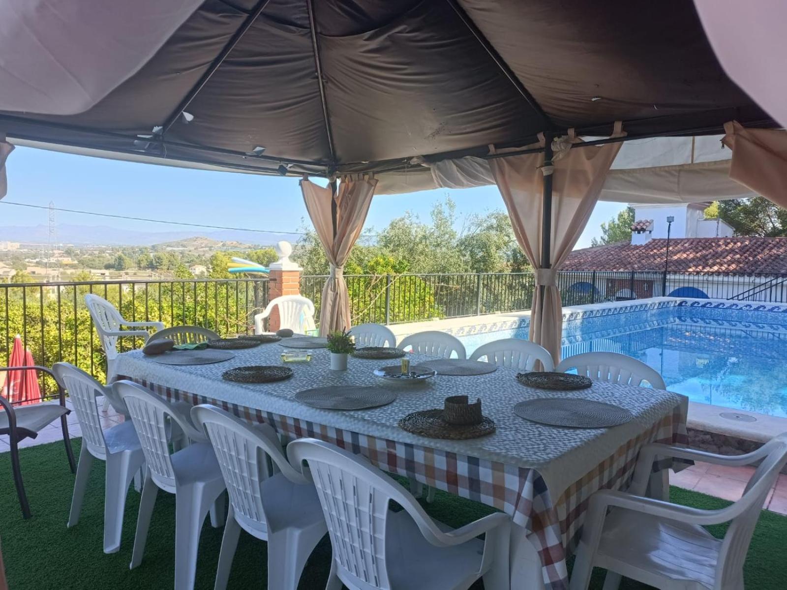 Bedroom With Private Bathroom And Two-Bedroom Family Suite In Quiet Forest Country House 80M2 Large Swimming Pool Music Town Lliria The Garden And Swimmingpool And Garden Are Shared Exterior photo
